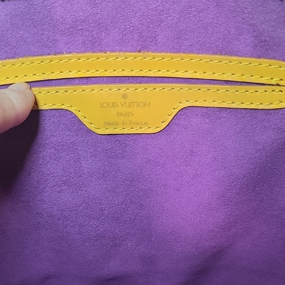 Louis Vuitton Yellow Epi Leather Tote Bag With Lock And Key - Picture 13 of 16